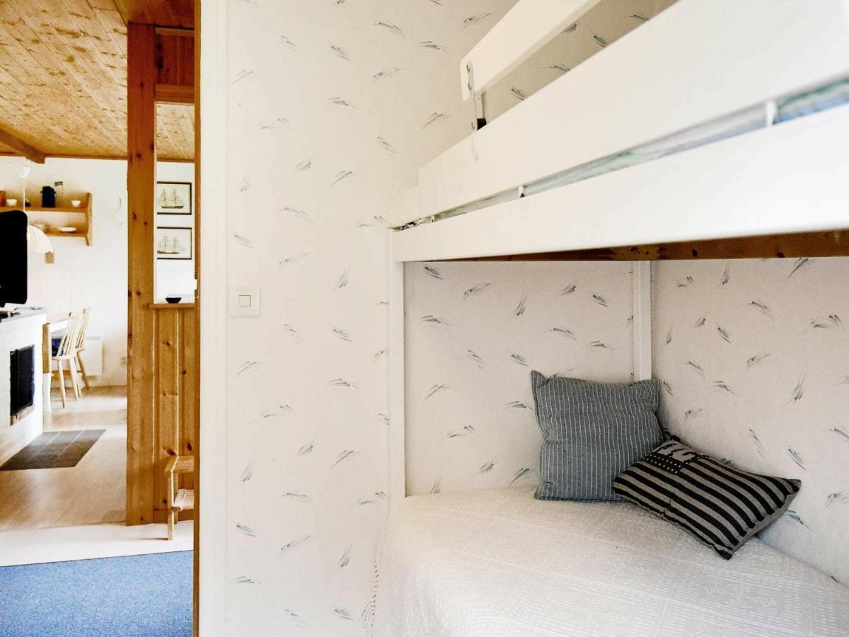 4 Person Holiday Home In Hen N Noesund Екстер'єр фото